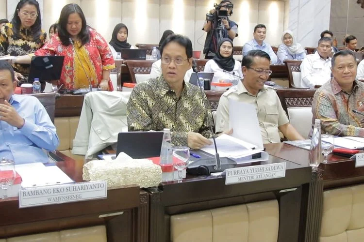 Rupiah Hampir Tembus Rp18.000! Purbaya: Tanya Bank Indonesia